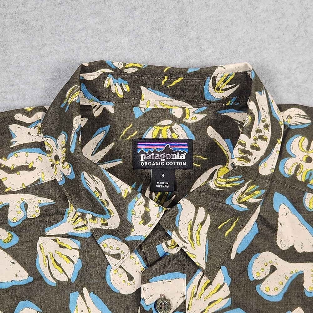 Patagonia Shirt Small Green Floral Go To Camp Hawaiian Vacation Cruise Beach - Picture 3 of 11